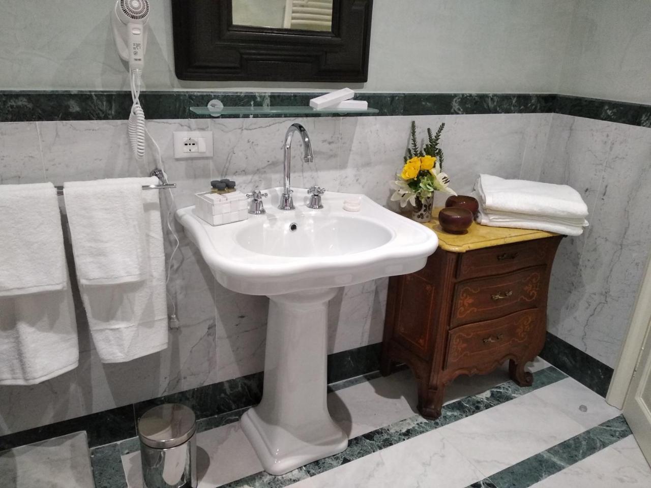 B&B "La Bottega D'Arte" Carrara Exterior foto