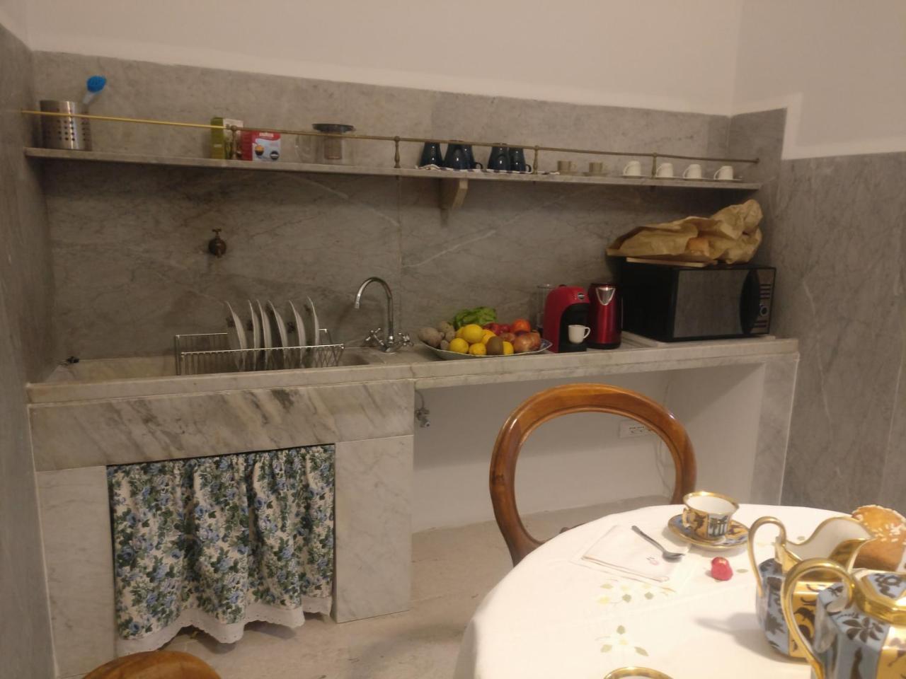 B&B "La Bottega D'Arte" Carrara Exterior foto